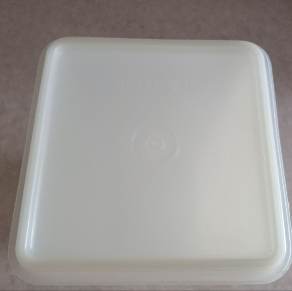 Tupperware - Picture 3 of 4